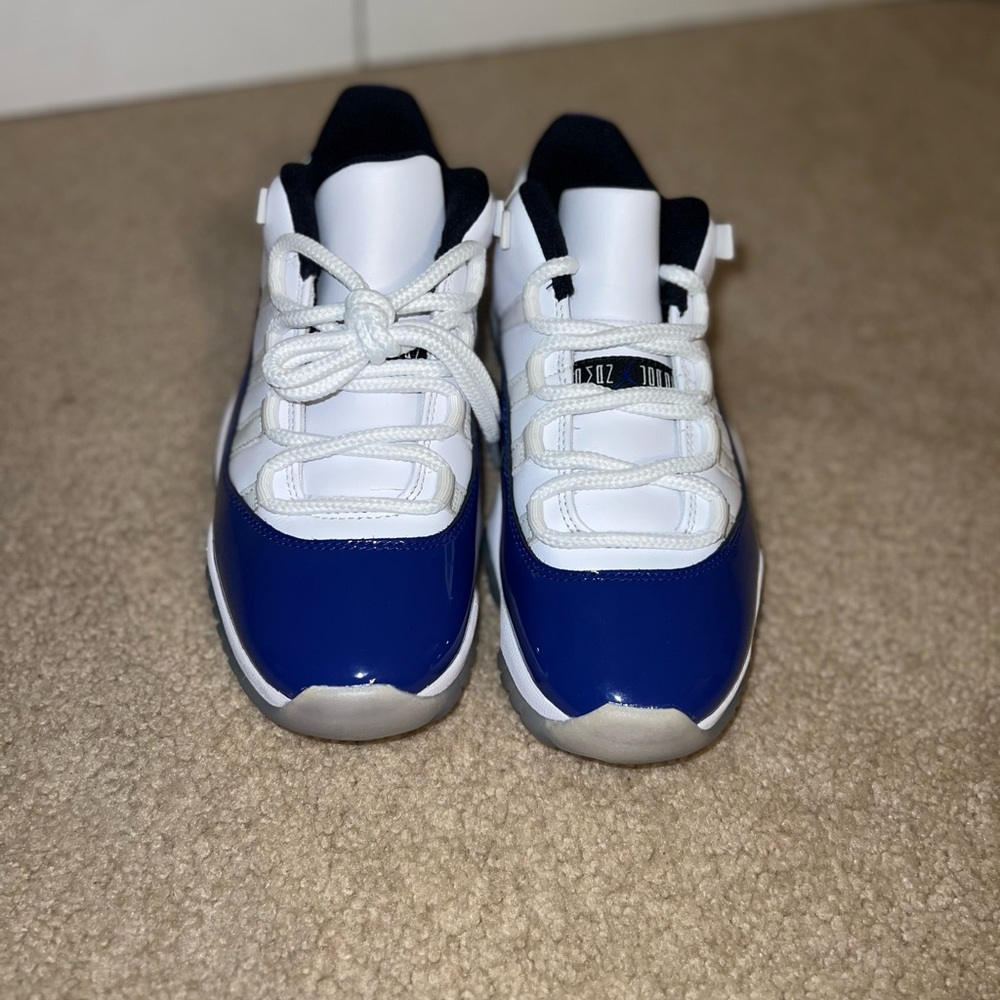 Nike Air Jordan 11 Retro Low - White and Blue